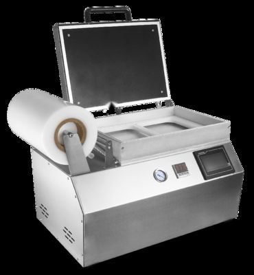 304 स्टेनलेस स्टील पूर्ण स्वचालित टचस्क्रीन प्लास्टिक ट्रे वैक्यूम सीलिंग मशीन फास्ट फूड पैकेजिंग के लिए