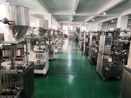 Vertical Type Multi Packing Machine For Chips Snacks Pop Corns